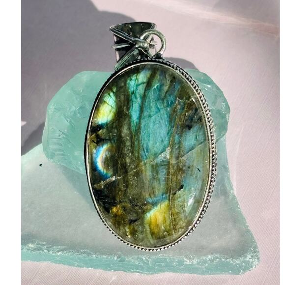 925 Sterling Chunky  Labradorite  Pendant - Picture 3 of 7